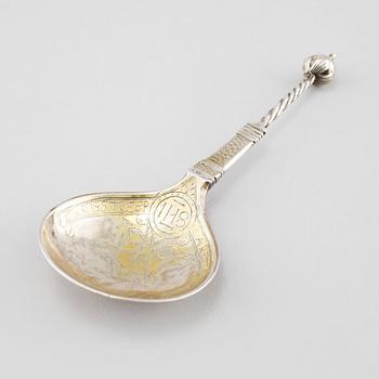 A Norwegian 17th century parcel-gilt silver spoon.