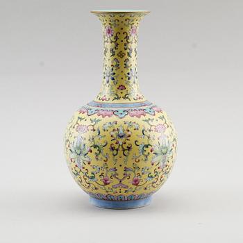 VAS, porslin, Kina, sannolikt 1900-tal.