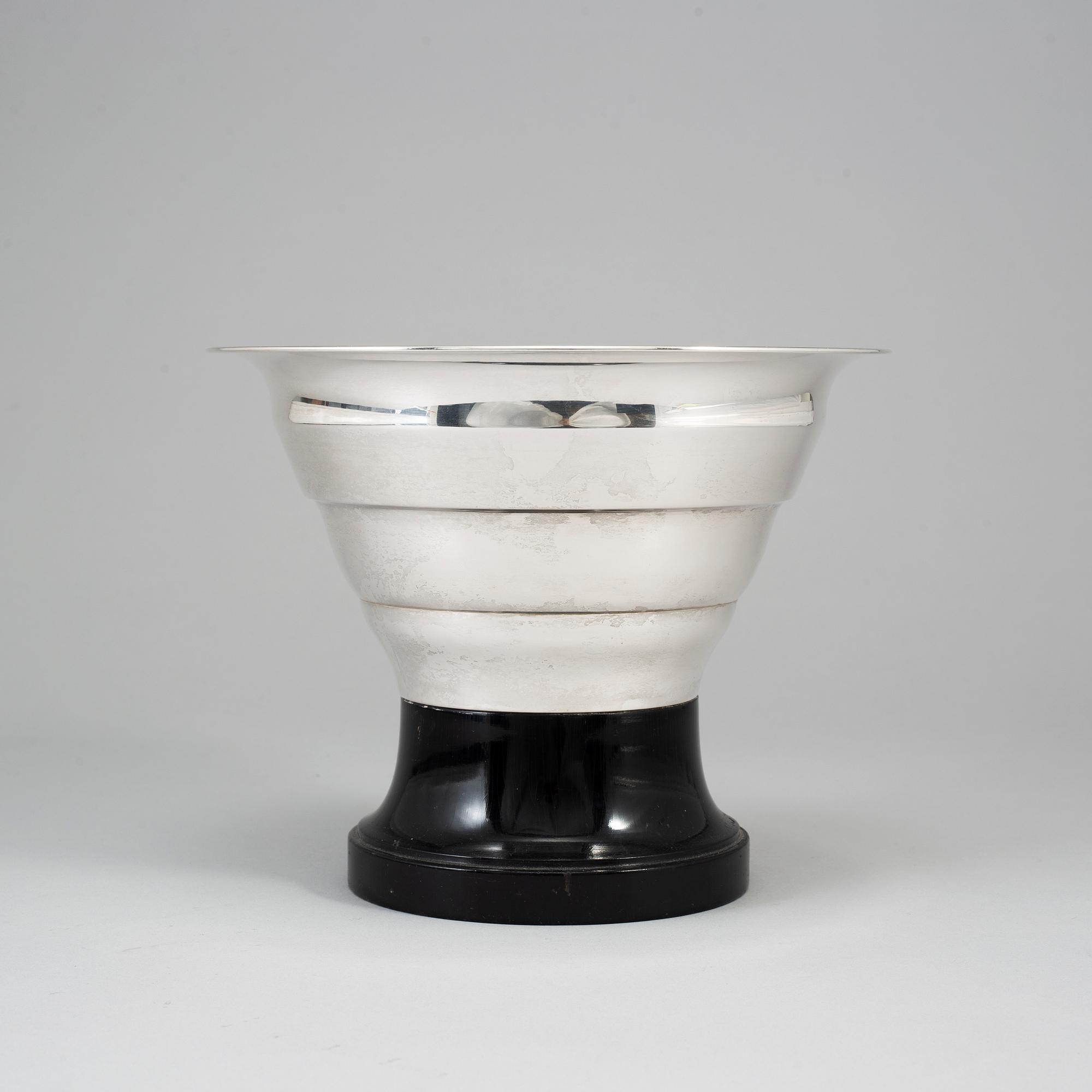 A silver bowl from GAB, Stockholm, 1931.