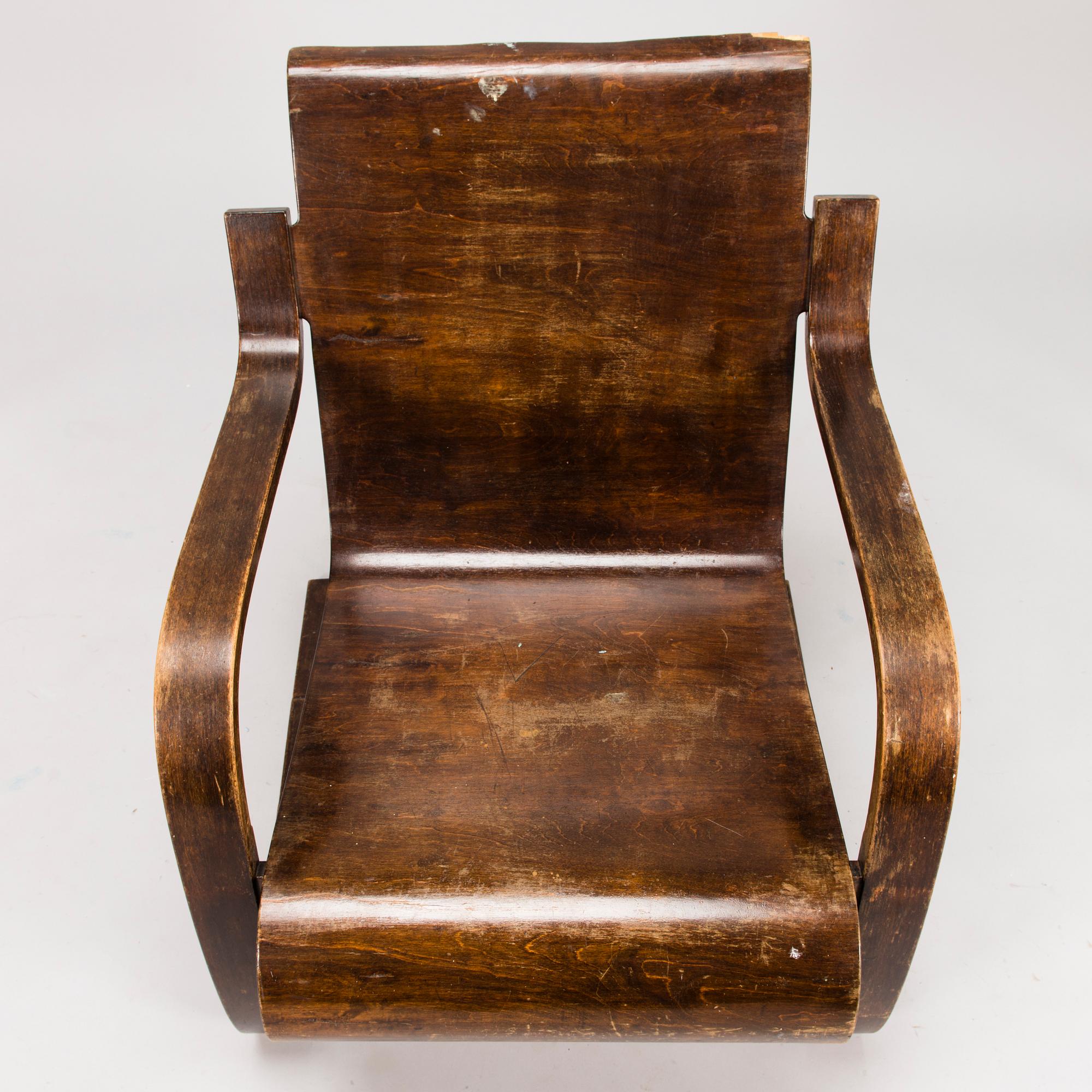 Alvar Aalto, A 1932-1934 'Paimio' armchair for O.Y. Huonekalu-ja Rakennustyötehdas A.B. Finland.