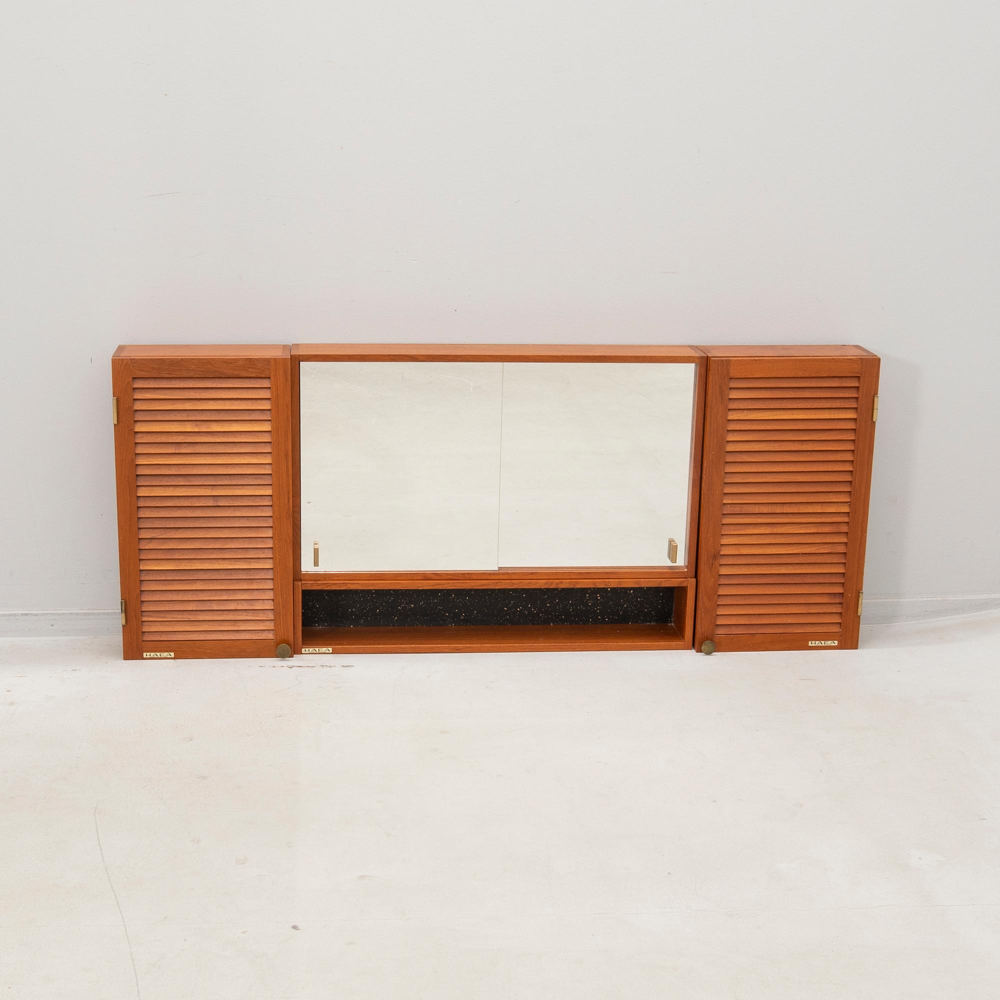 Bathroom cabinet 4 dlr Hafa 1970s.