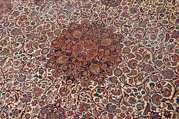 An antique Kashan Dabir carpet, c. 404 x 312 cm.