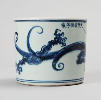 PENSELSTÄLL, porslin. Kina, Ming-stil, 1900-tal.