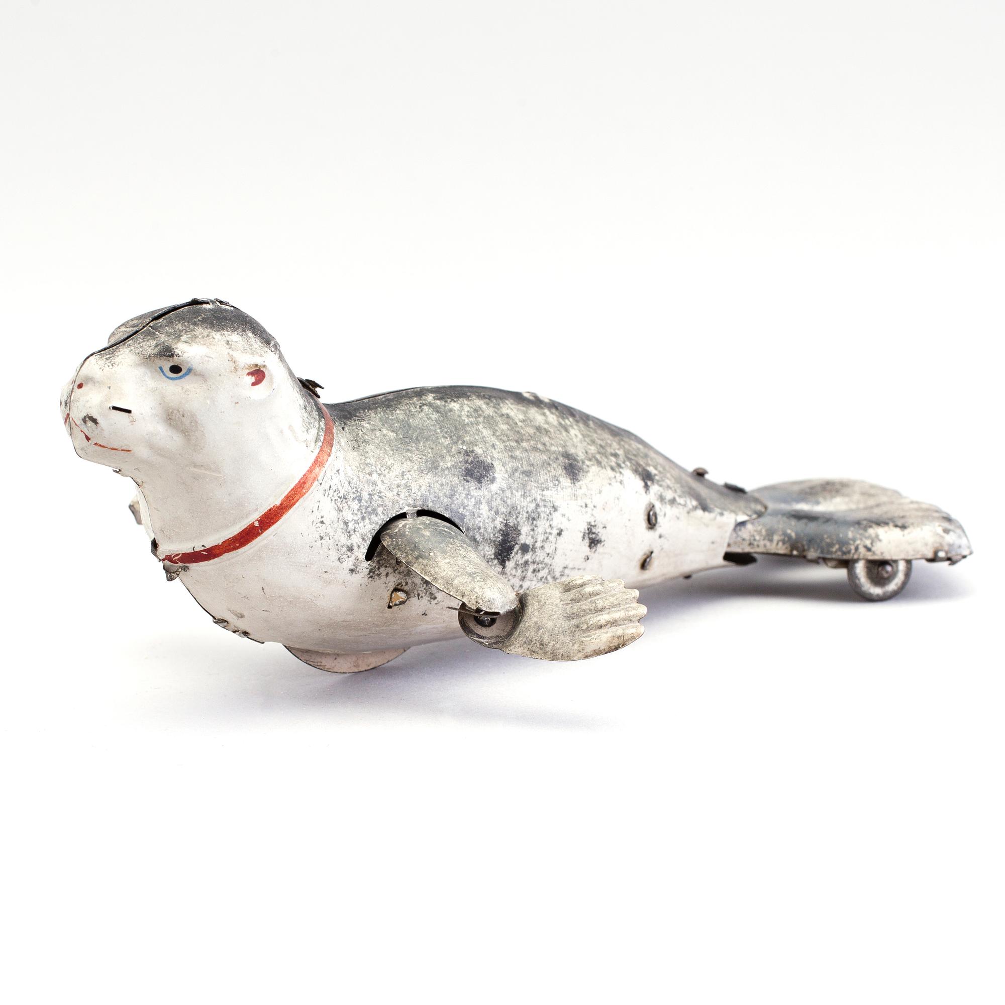 A tinplate Lehmann Der Zahme Seehund, Germany. In production 1899-1935.
