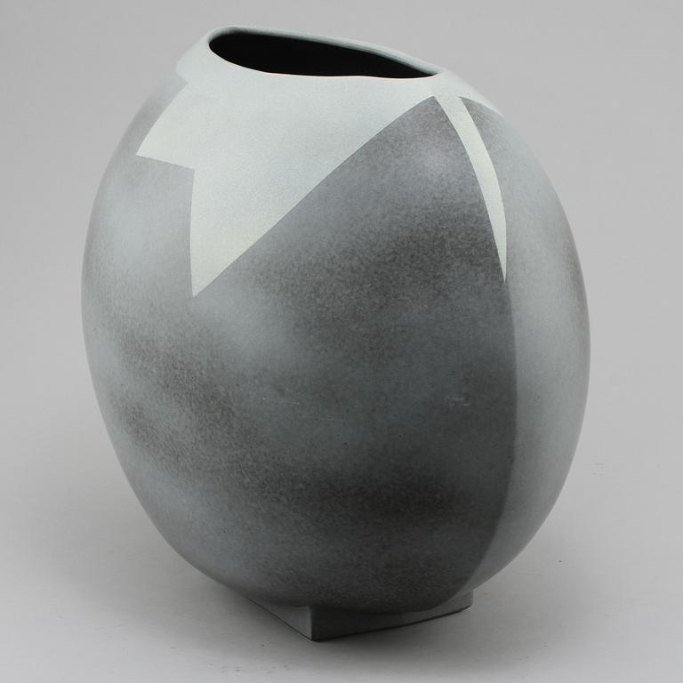 VAS, stengods, Rolf Sinnemark, Rörstrand, numrerad 35/150, 1980/90-tal.