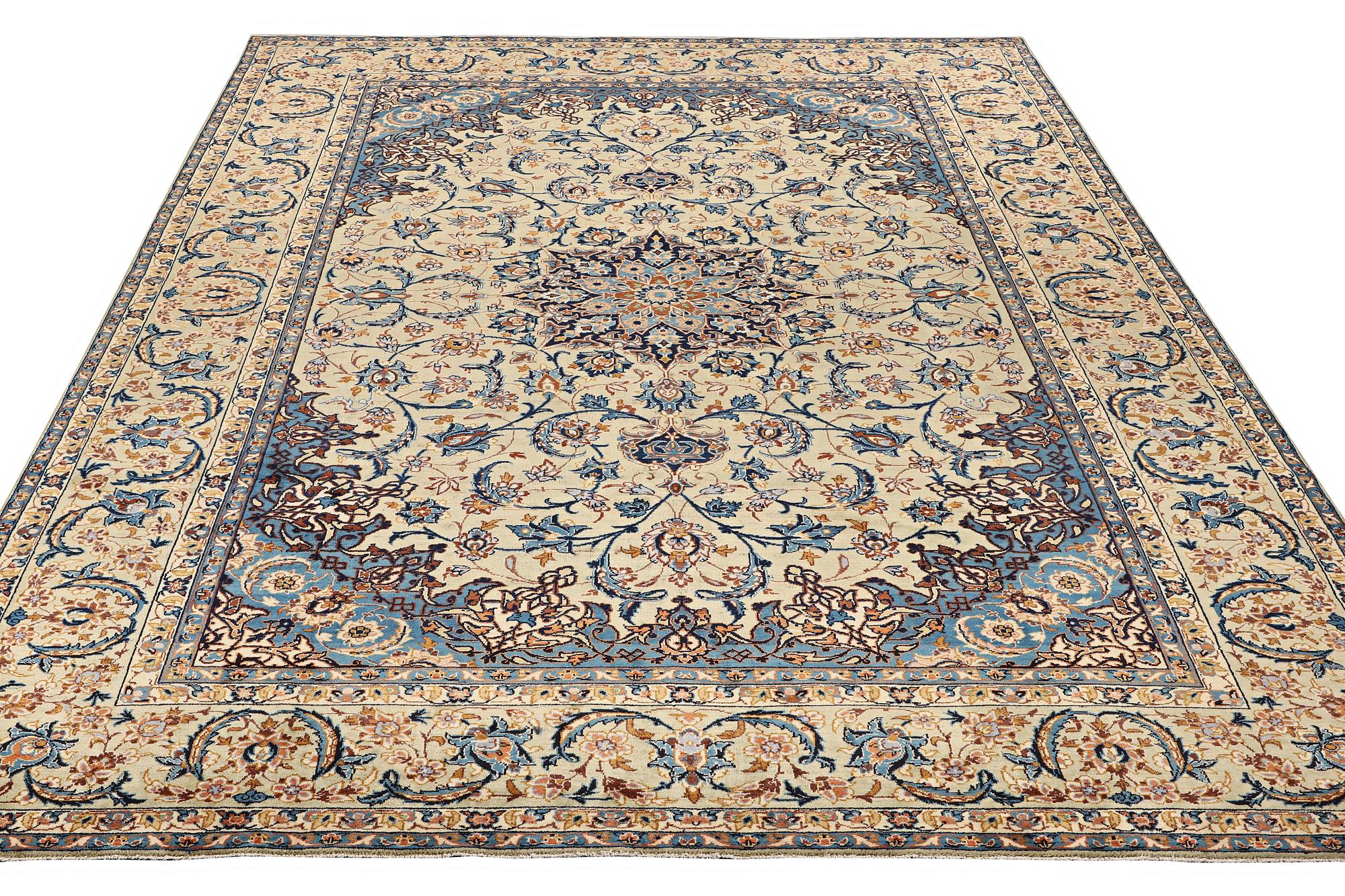 Matta, Najafabad, ca. 407 x 296 cm.