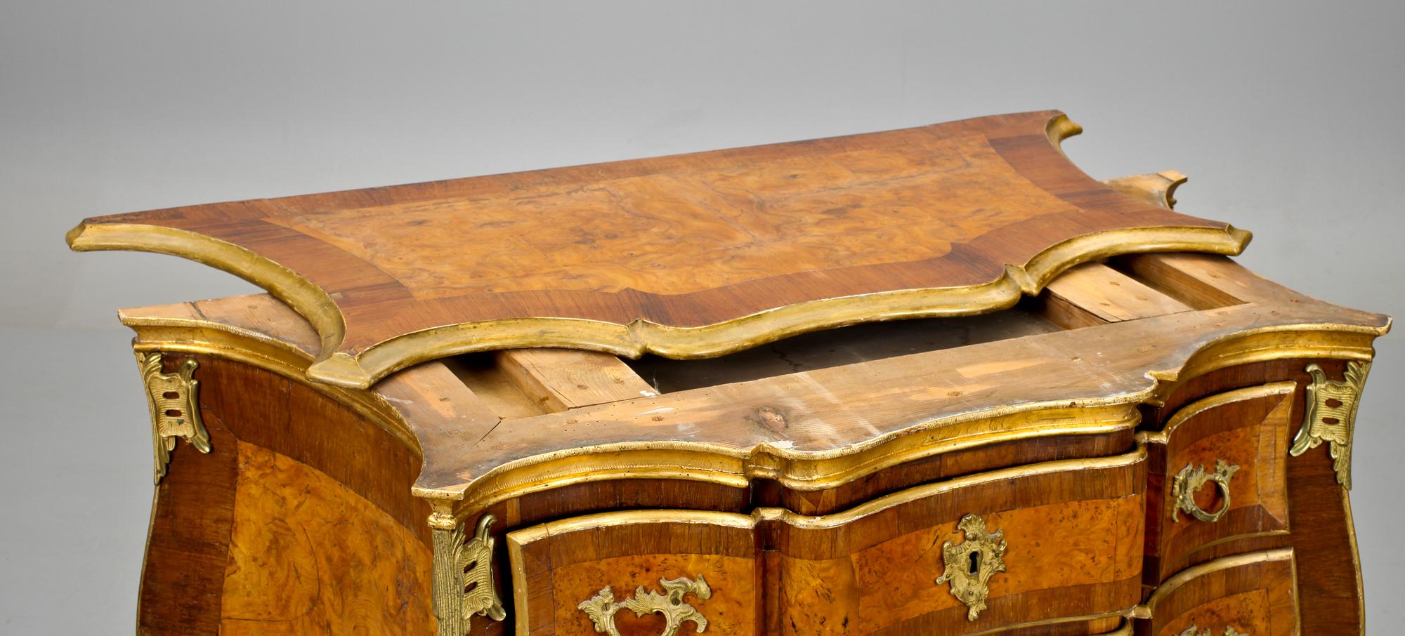 BYRÅ. Rokoko, Danmark 1700-talets mitt.