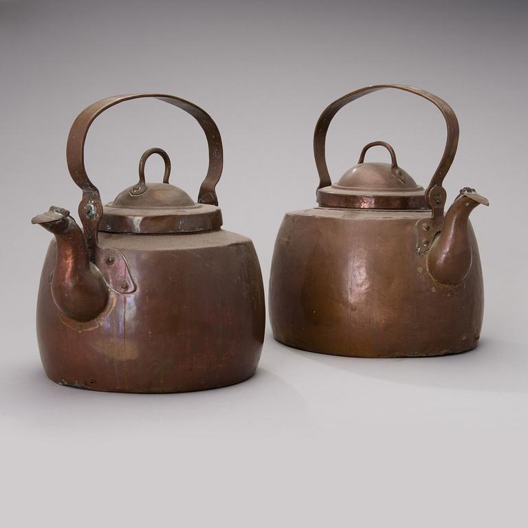 A set of two Finnish copper coffee pots from the middle of the 19th century.