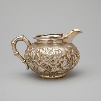 TESERVIS, 3 delar. Silver, Luenwo, Shanghai, Kina 1900-talets första hälft. Tot ca 1000 gram.