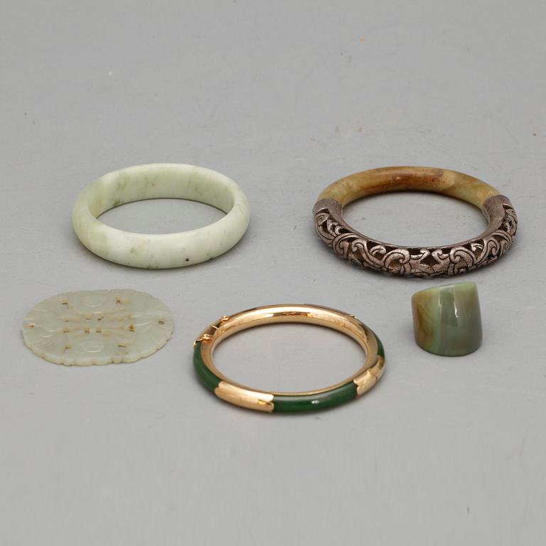 PARTI NEFRIT, 5 delar, 1900-tal samt modern tillverkning.
