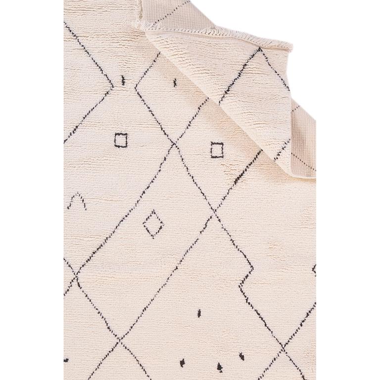 Matta, Marocko design, ca 300 x 200 cm.