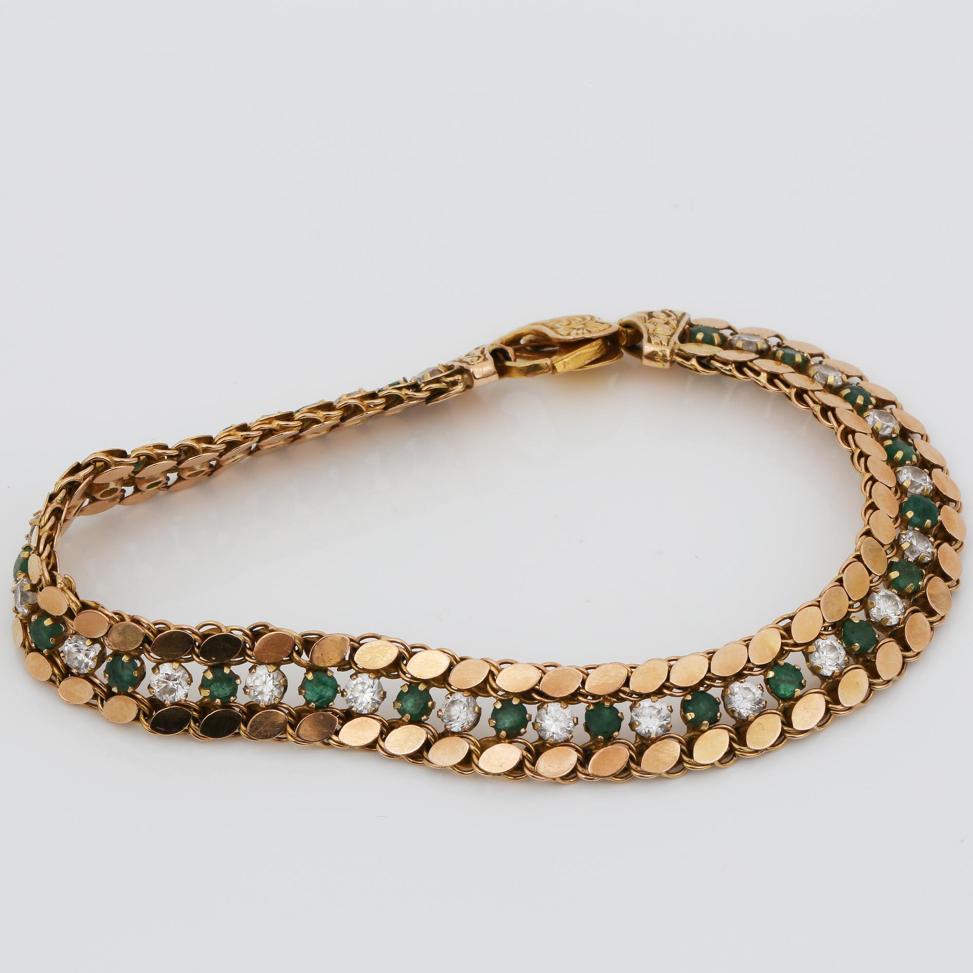 ARMBAND, 14K guld med sannolikt smaragder och vita pastestenar. Vikt ca 13 g.