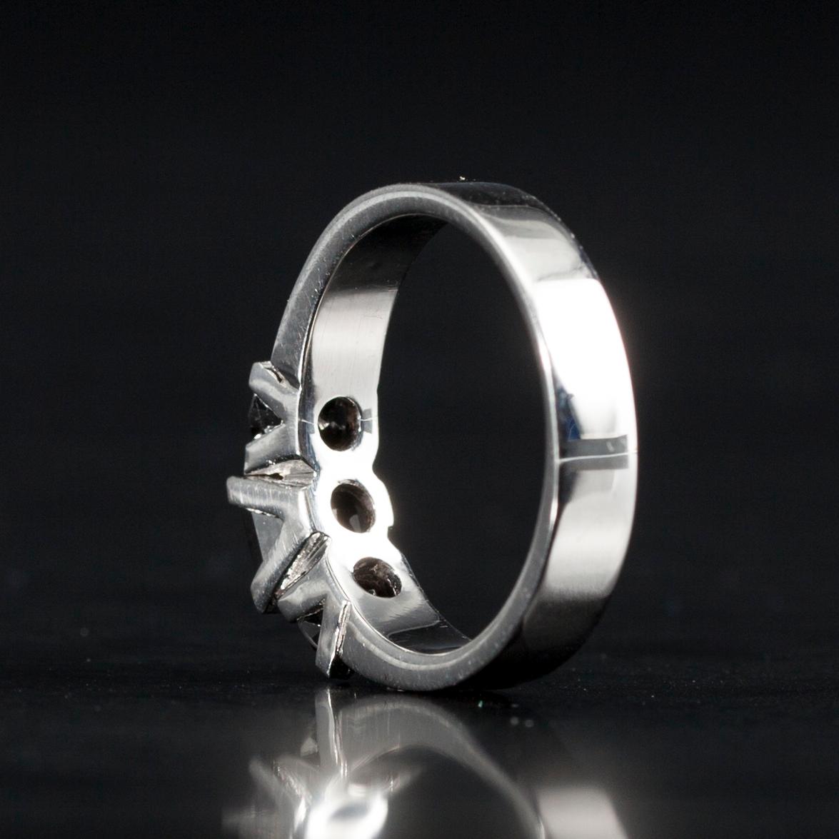 RING, vitguld 14K, prinsess- och briljantslipade diamanter, tot. 1,77 ct. Vikt 4 g. Intyg.