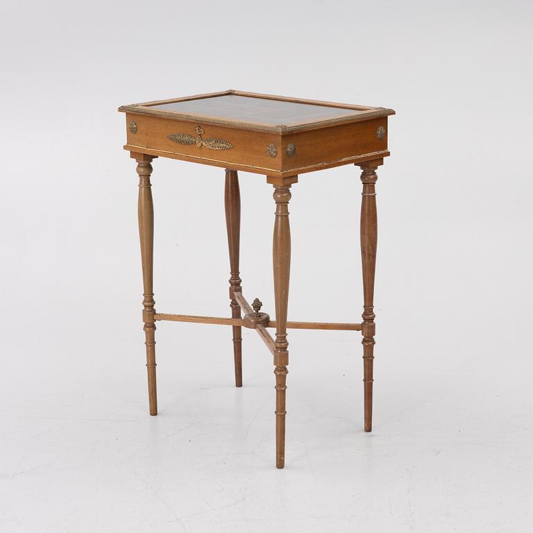 A display table, second half of the 19th century.