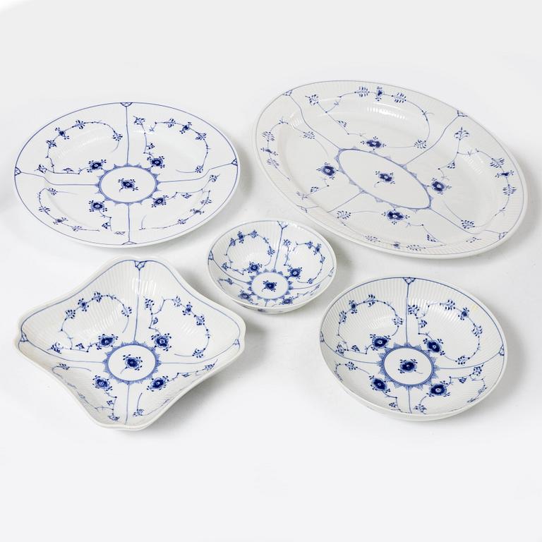 Royal Copenhagen, Servis, 49 delar, porslin, "Musselmalet riflet",