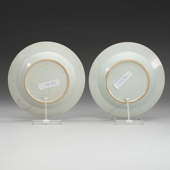 SMÖRTERRIN med LOCK, FAT och TALLRIKAR, två stycken, kompaniporslin. Qing dynastin, Qianlong (1736-95).