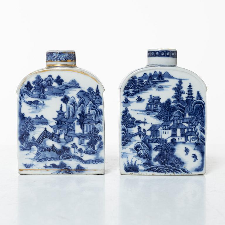 Tedosor, 2 st samt kopp med fat, kompaniporslin, Kina, omkring 1800.