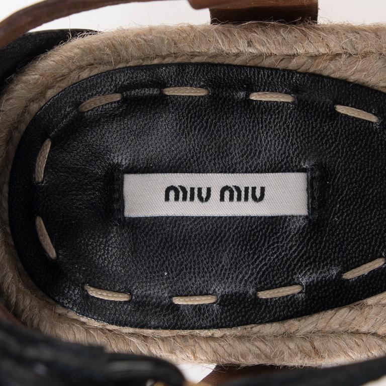 SKOR, MiuMiu.