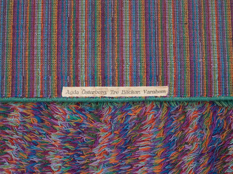 MATTA. Maskinvävd rya. 377,5 x 232,5 cm.