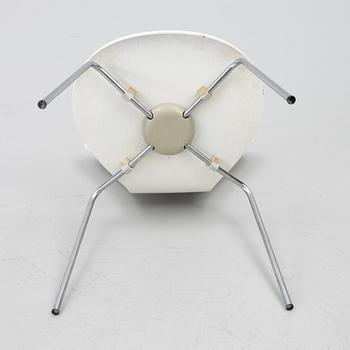Arne Jacobsen, a pair of 'Seven' chairs, Fritz Hansen, Denmark, 1970.