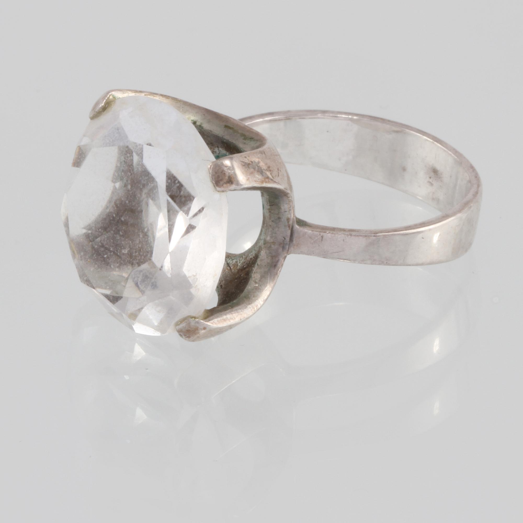 RING, silver med fasettslipad bergkristall, H Svedbom, Vetlanda 1971. Vikt 5,8 gram.