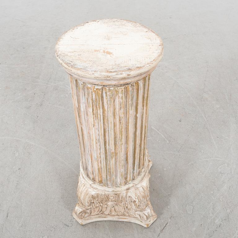 An eaarly 20th century pedestal.