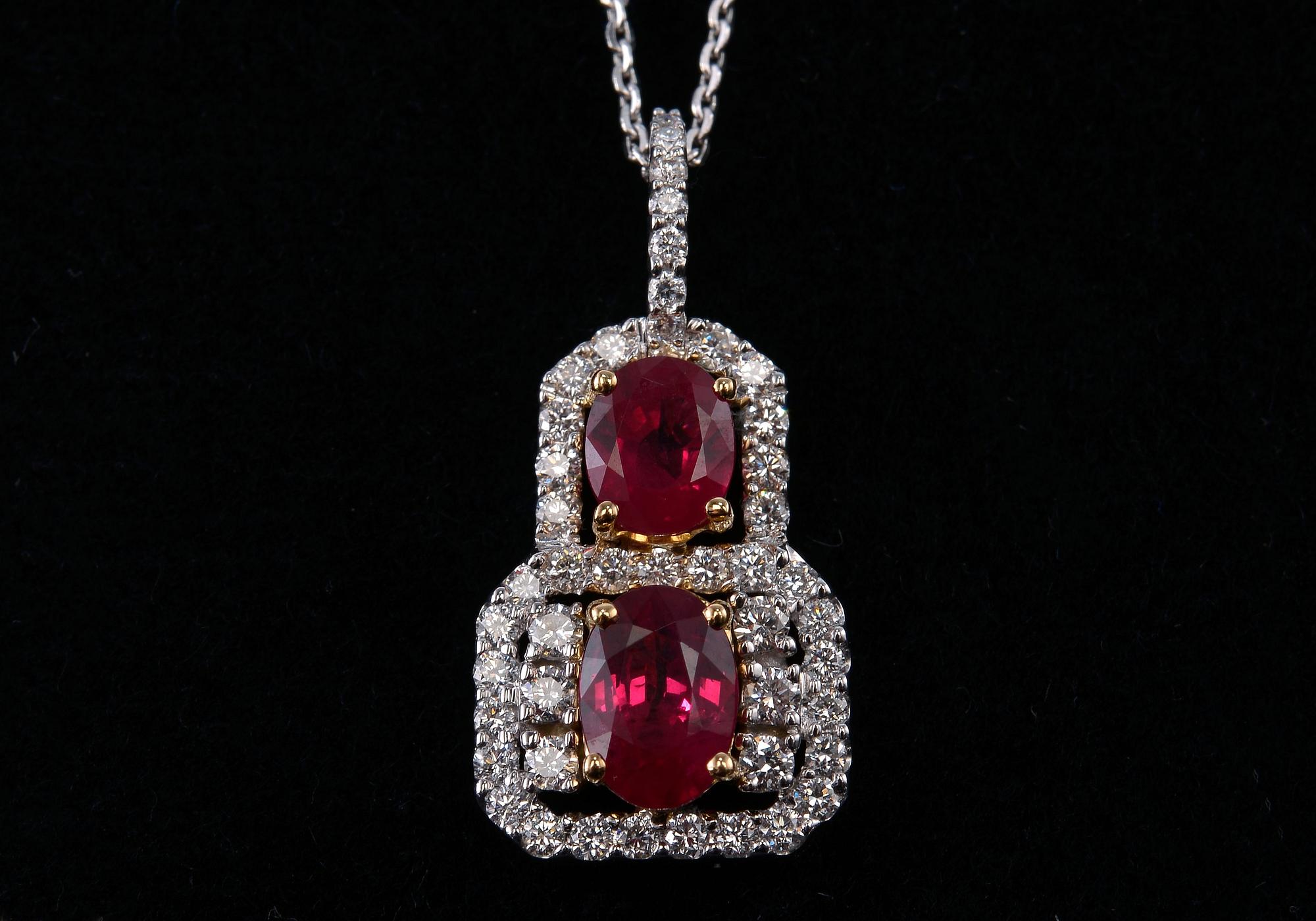 GARNITYR, briljantslipade diamanter ca 1.40 ct. Burmesiska rubiner ca 5.97 ct. Vikt 13,4 g.