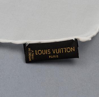 SCARF, Louis Vuitton.