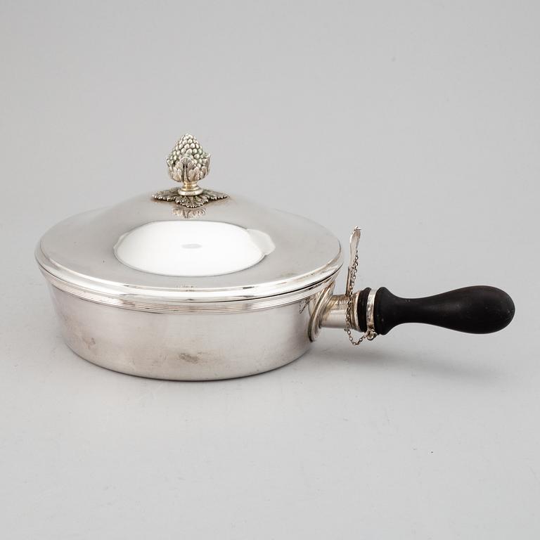 A Swedish 20th century silver dish and cover, mark of CF Carlman, Stockholm 1915.