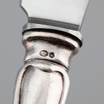 KNIVAR, 42 st, silver, "Chippendale", 1900-talets första hälft. Vikt med stålblad ca 1990 g.