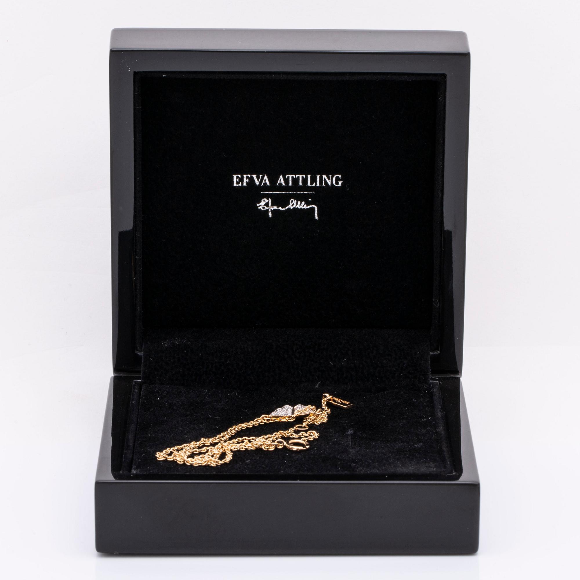 Necklace 18K with brilliant-cut diamonds 0,16 ct inscribed, approx 45 cm, butterfly approx 1 x 1 cm, original case.