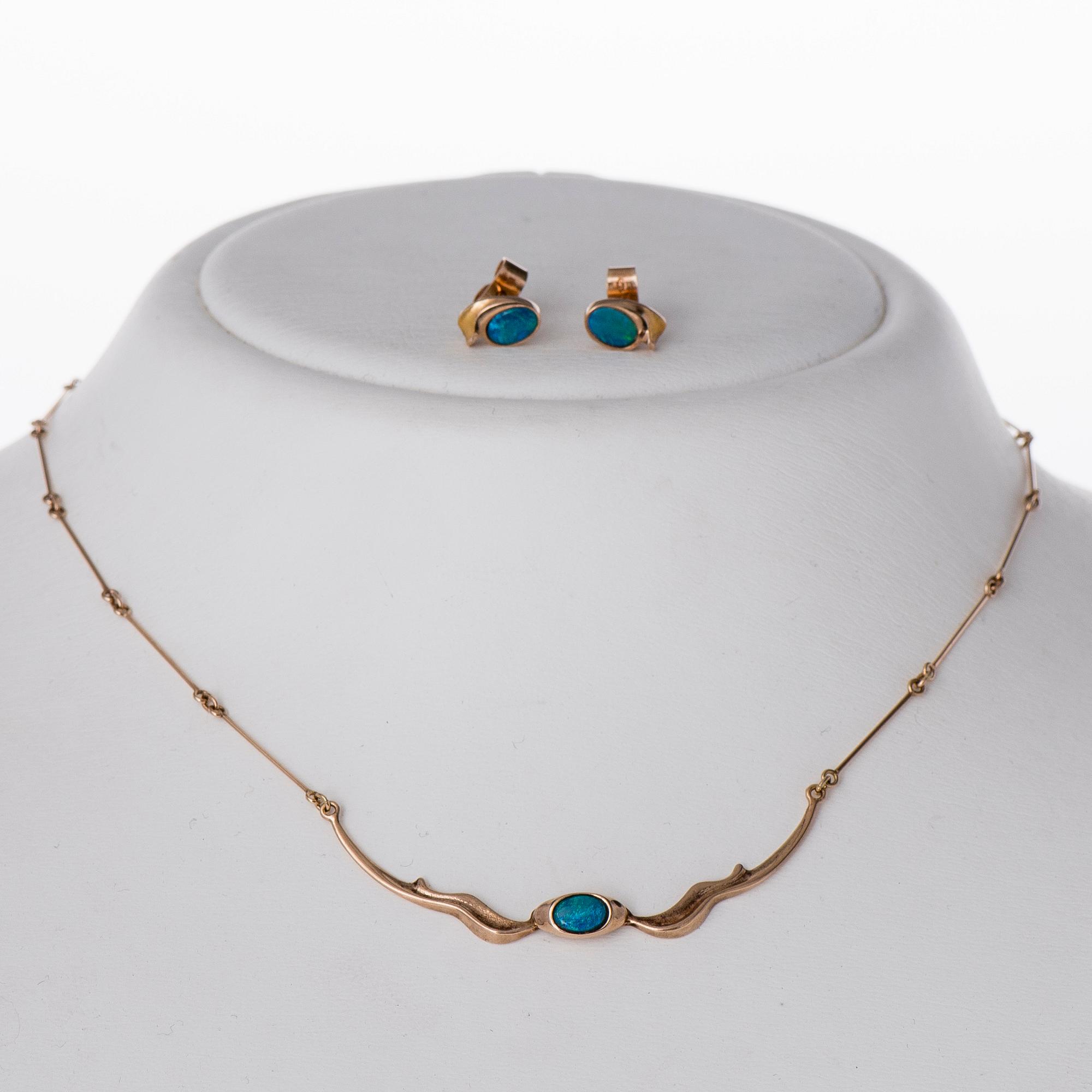 A NECKLACE and EARRINGS, 14K gold, opal doublets. Zoltan Popovits, Lapponia 1986.