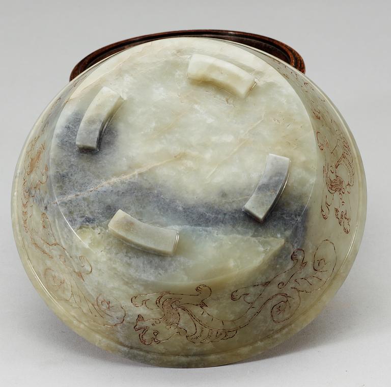 A nephrite bowl, Qing dynasty.