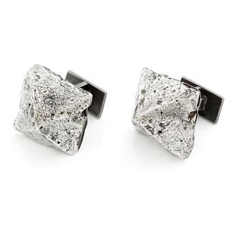 637. Björn Weckström, a pair of cufflinks, silver, Helsinki 1964.