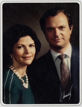 Royal photograph, the King and Queen of Sweden, personally signed and dated 1984.