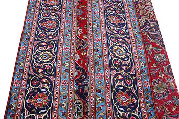 A Kashan carpet, c. 310 x 195 cm.