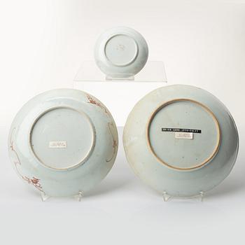 A group lot of three Chinese Export dishes, Qing dynasty, 18th century.
