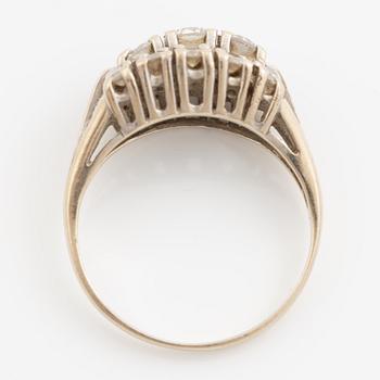 Ring, 18K white gold set with brilliant-cut diamonds.