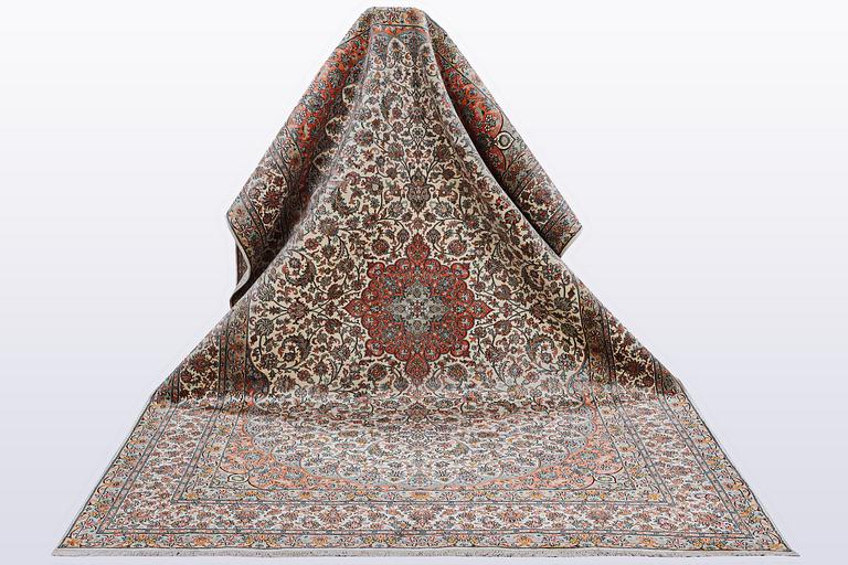 A carpet, Kashmir silke 307 x 220 cm.