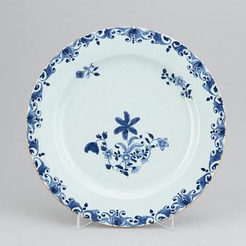 A blue and white dish, Qing dynasty, Qianlong (1736-95).