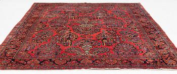 A carpet, antique/semi-antique, Sarouk, ca 351 x 263 cm.