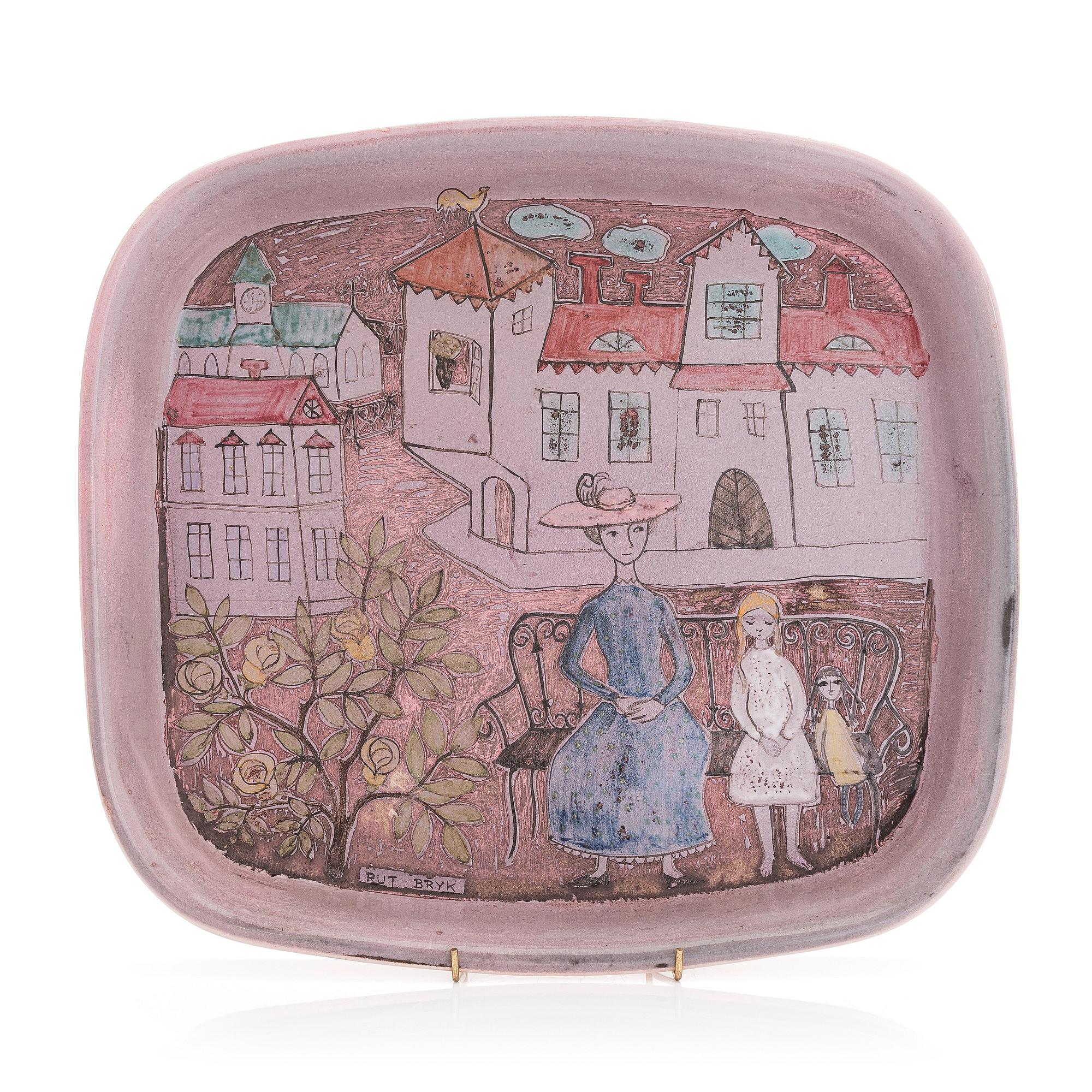 Rut Bryk, a ceramic dish signed Rut Bryk and a tergo Bryk Arabia.