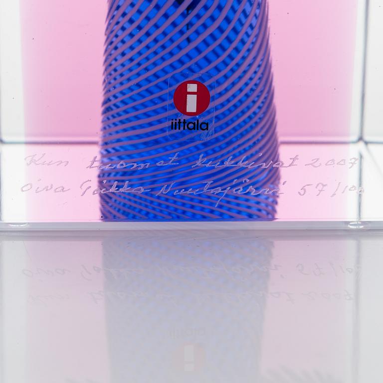 Oiva Toikka, jubileumskub, signerad Oiva Toikka Nuutajärvi 2007 57/100.