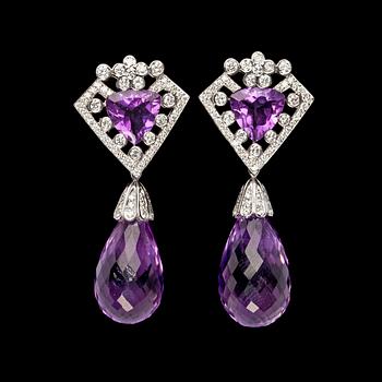 170. EARRINGS, brilliant cut diamonds, 1.63 cts, with hanging briolette cut amethysts.