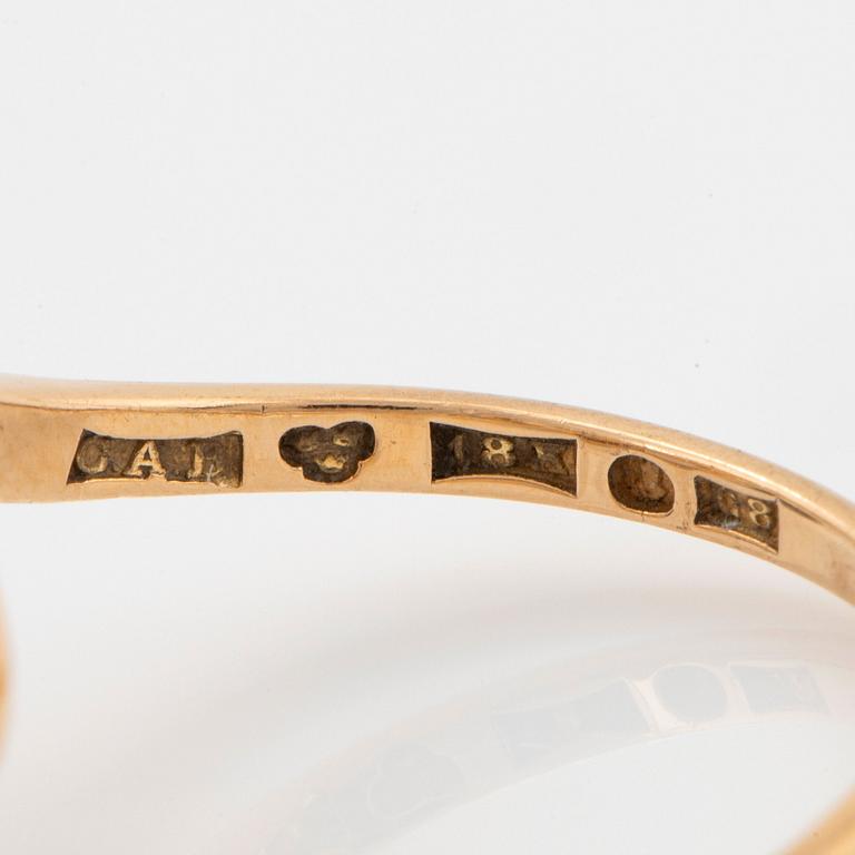 An 18K gold ring set with two old-cut diamonds with a total weight of ca 3.10 cts quality ca J/K si.