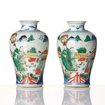 A pair of wucai decorated vases, 17th century.