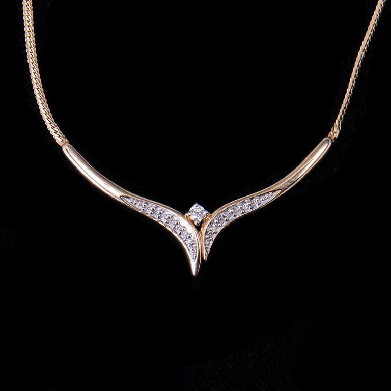 Halssmycke, 14K guld, briljantslipade diamanter. Vikt ca 5,0 g.