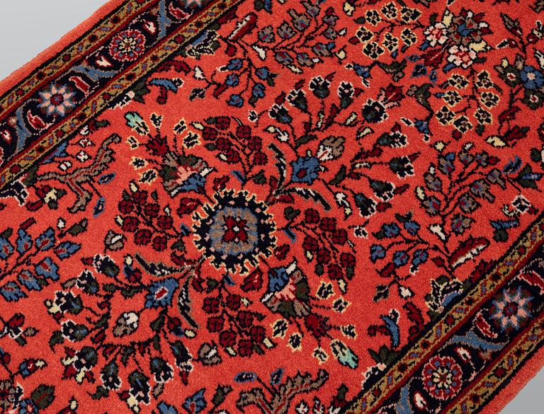 Gallerimatta, Sarouk, ca 393 x 84 cm.