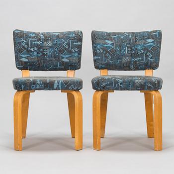 Alvar Aalto, stolar, ett par, modell 62 för O.Y. Huonekalu- ja Rakennustyötehdas A.B. 1900-talets mitt.