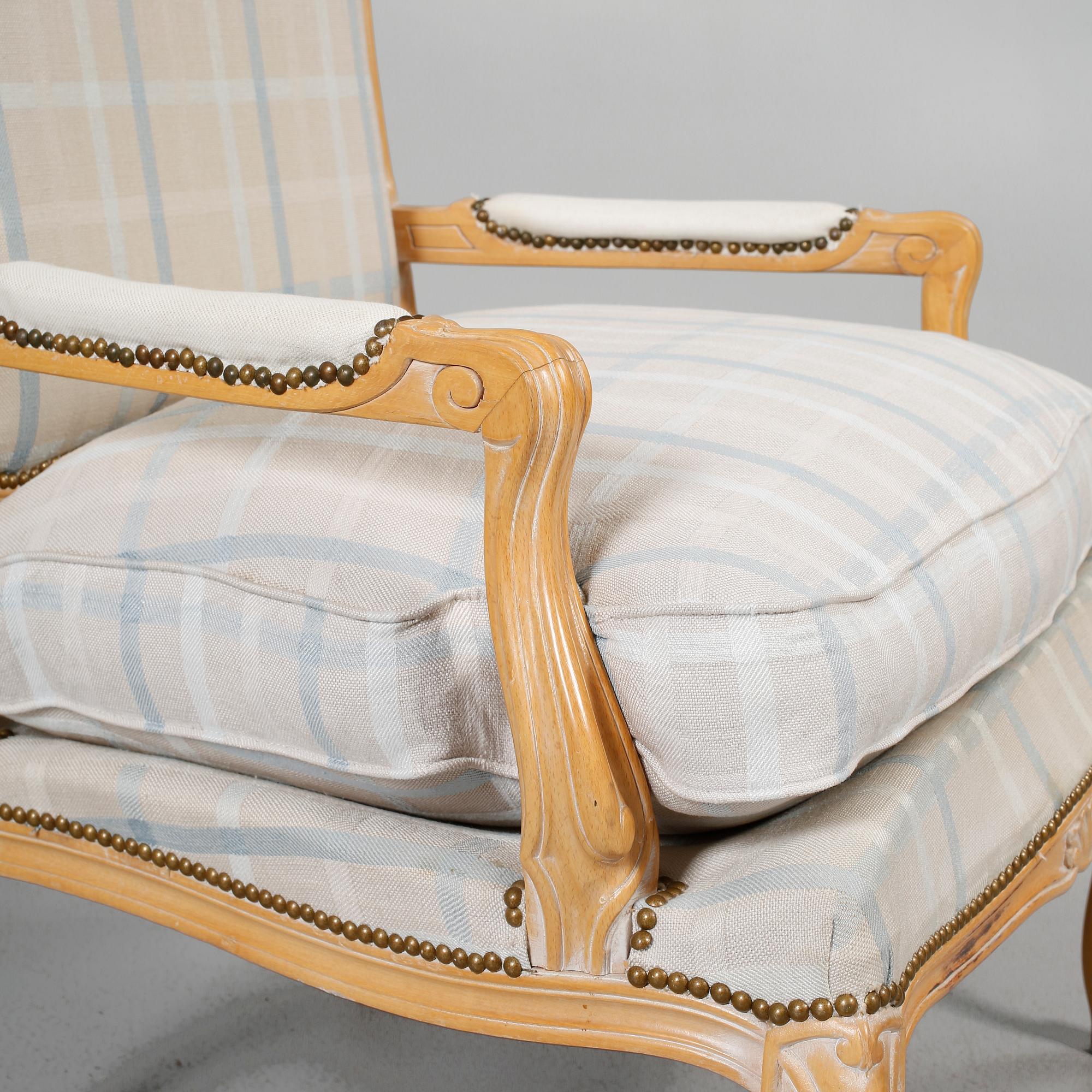 KARMSTOLAR, ett par, Louis XV-stil, 1900-talets andra hälft.